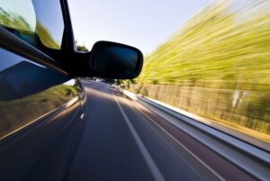 Tânăr prins gonind cu 138 km/ h pe străzile din Topoloveni