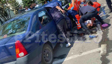 Video: Accident lângă staţia de maxi-taxi din Trivale