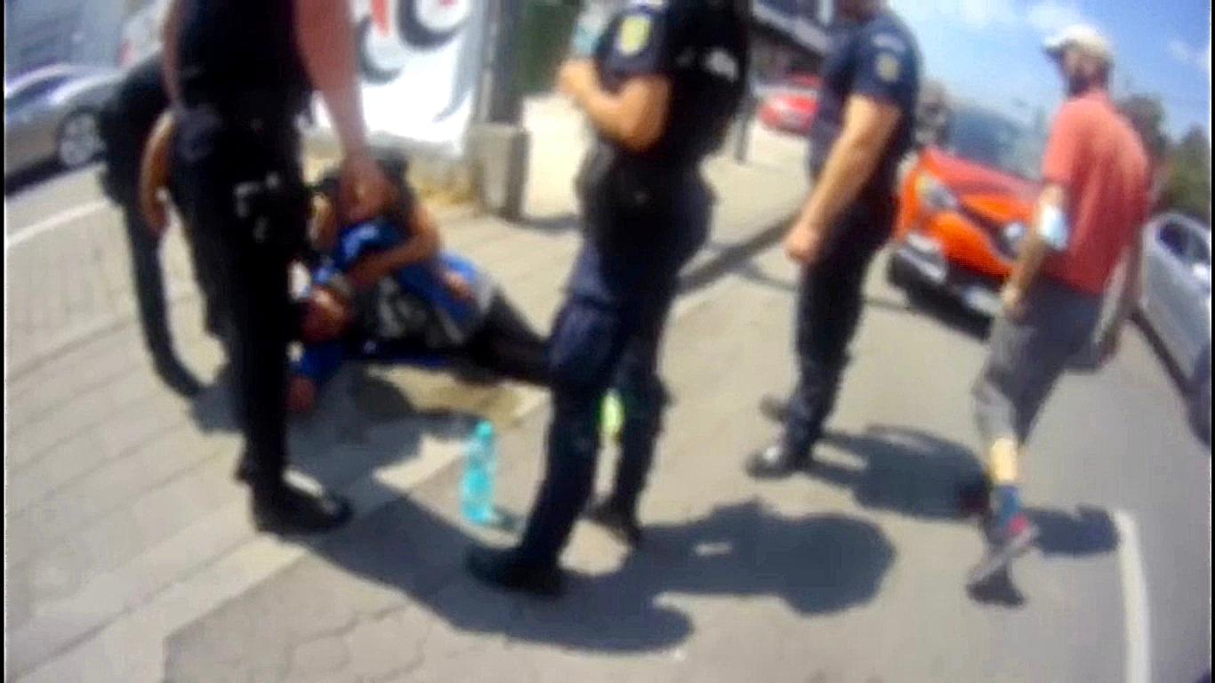 Video – Pitești: Bărbat căzut în plină stradă, inconștient, salvat de jandarmi