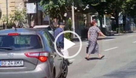 VIDEO – În centrul Piteştiului: pietoni luaţi ca din oală de Poliţia Locală