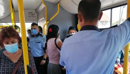 Poliţiştii locali din Piteşti fac verificări în autobuze