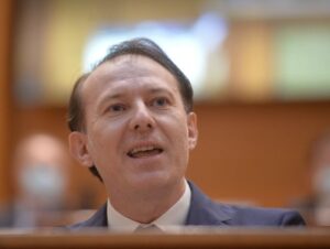 Cîţu se bate cu pumnii în piept ca King Kong. „Avem cea mai rapidă revenire din ultimul secol”