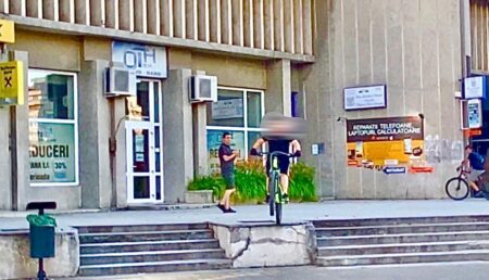 Video – Concurs de sărituri cu bicicleta în Piața Milea, lângă Prefectură!