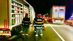 Video – 4 anvelope explodate la un TIR și pericol mare de incendiu!