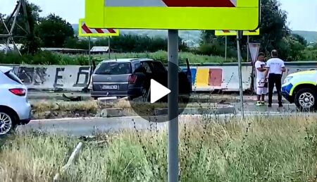 Video – Accident la ieșirea de pe Autostrada A1.  A intrat cu mașina în parapetul de protecție