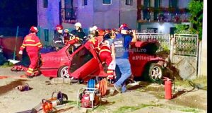 Video – Grav accident azi noapte! Trei tineri au ajuns la spital