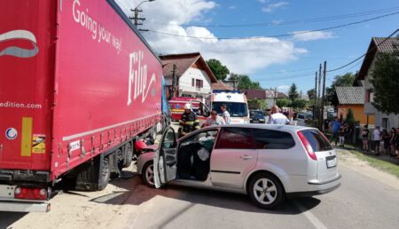 Accident rutier la Coșești: Un TIR și un autoturism au intrat în coliziune
