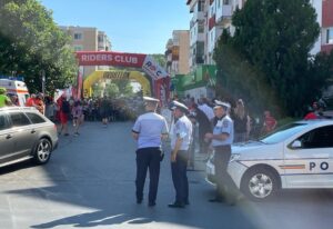 Video – Polițiștii orașului Topoloveni acționează pentru siguranța rutieră la competiția Summer Tour Mountain Bike