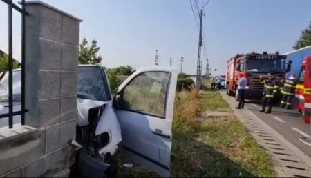 Video – Șoferul camionetei care s-a izbit violent de un gard de beton a murit