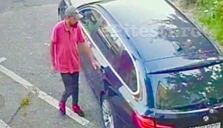 Video – Pitești Nord: Bărbat surprins în timp ce forţează portierele unui BMW parcat