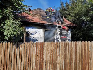 Video – Incendiu violent la o casă din Argeș. Focul, pus intenționat!