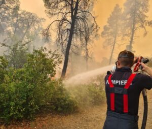 Video – Lupta pompierilor argeșeni cu flăcările care distrug Grecia