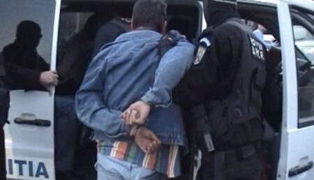 Tânăr din Ștefănești, prins de polițiști după ce a evadat din arestul la domiciliu