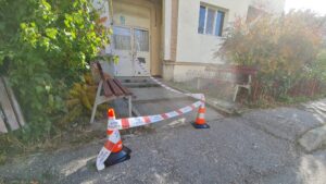 Video: Fetița care a căzut de la etaj este în stare gravă