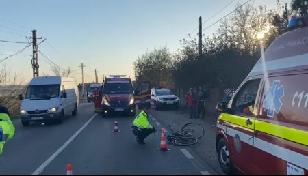 Update: Video – Biciclistul lovit de camion a murit la spital