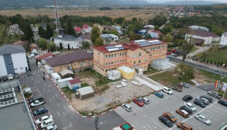 Trei containere modulare, amplasate la Spitalul Orășenesc Mioveni