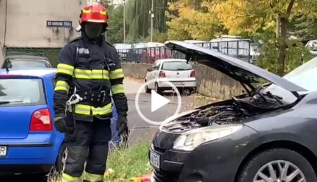 Video: Probleme sub capotă, într-o parcare din Găvana. Pompierii ISU au intervenit