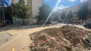Video/Pitești: Stradă din Nord, blocată de două luni de o lucrare marca Termo Calor Confort