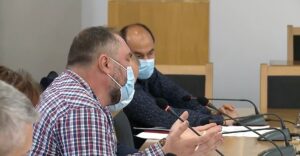 Video: Microfoane ascunse în Primăria Piteşti. „E ceva mic şi negru”