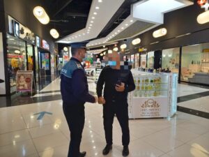 Ce riscă persoanele care intră la restaurant sau la mall cu un cod QR aparţinând altcuiva