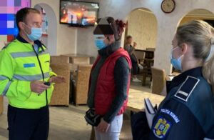 Argeş: Şefii de restaurante, avertizaţi să nu mai primească oameni nevaccinaţi