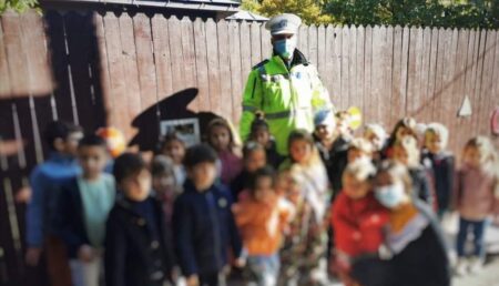 Pitești – Întâlnire între polițiștii locali și copiii de la grădiniță