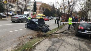 Update: Video – La volanul mașinii făcute praf în Prundu se afla o fată de 18 ani