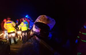 Accident pe A1. O mașină a ajuns pe balustrada de pe marginea șoselei