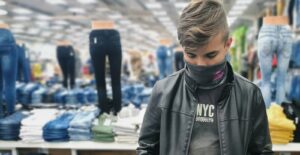 Argeş: Precizări importante privind accesul minorilor în marile magazine