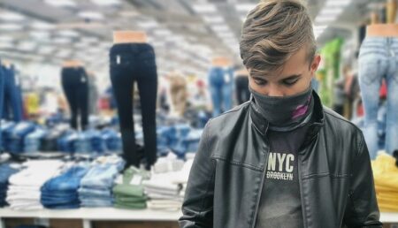 Argeş: Precizări importante privind accesul minorilor în marile magazine