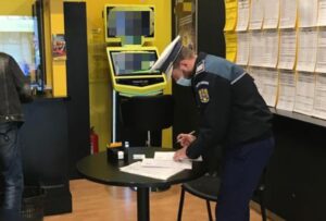Argeş: Război total pe frontul Covid, în cea mai neagră zi. Sute de persoane legitimate, amenzi