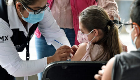 Număr mare de copii programaţi pentru vaccinarea anti-COVID