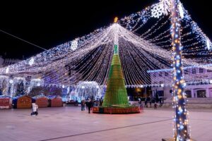 Se aprinde iluminatul festiv în Mioveni
