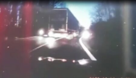 Video – Argeș: La un pas de tragedie! Șofer de TIR beat, intrat pe contrasens