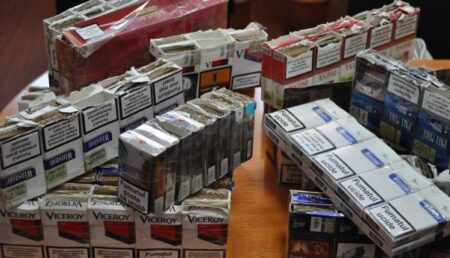 Țigări de contrabandă, la vânzare în două magazine din Argeș