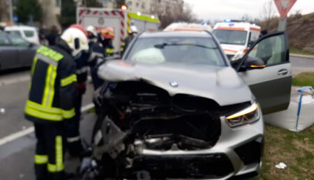 Video – Un BMW X5, distrus în accidentul de la Pitești