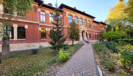 Pitești: Peste 1.000 de burse de merit merg la elevii Colegiului Brătianu