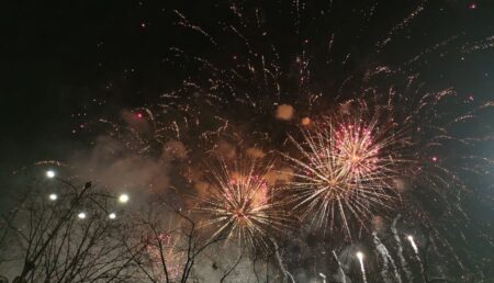 Primăria Pitești plătește 4.500 € pentru 7 minute de artificii, de Revelion