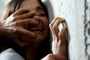 Argeș: Cutremurător! Și-a bătut și violat propria fiică minoră