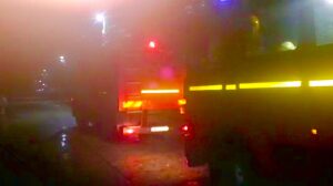 Argeș: Casă cuprinsă de foc. Copil de 12 ani, în pericol!