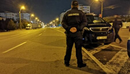 Argeş: Peste 100 de jandarmi au „colindat” de Crăciun pe stradă