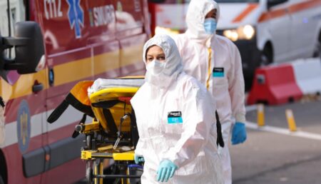 „Lumea se află într-un moment critic al pandemiei de COVID”