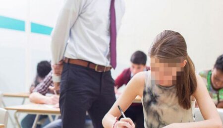 Scandalos! Profesor de religie către eleve: „Femeile merită să fie violate dacă se îmbracă indecent!”