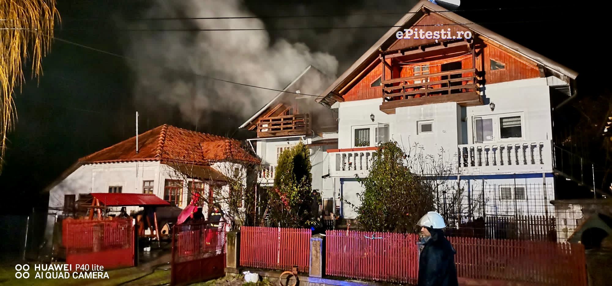 Argeș: O vilă a fost cuprinsă de flăcări