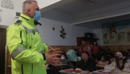Polițiștii locali au „predat” la o școală din Pitești