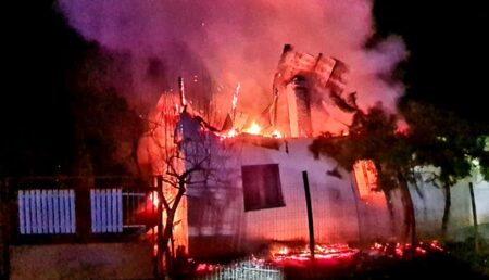 Argeș: Incendiu de proporții la o casă