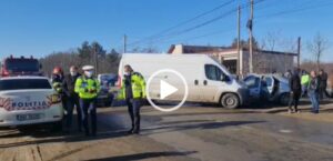 Argeş: Accident grav cu mai multe autoturisme. Minoră în stare critică, femeie cu picioarele rupte
