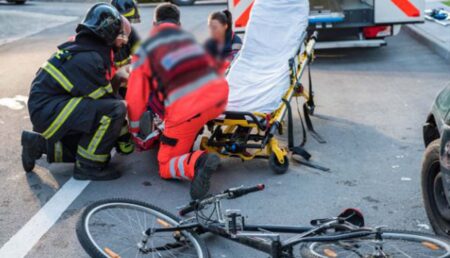 Argeș: Un biciclist a fost lovit de mașină