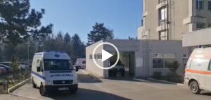 Video – Piteşti: Deţinutul care şi-a tăiat gâtul este un criminal. Şi-a ucis nevasta la sfârşitul anului în acelaşi mod