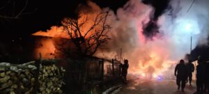 Video – Argeș: Două case au fost cuprinse de flăcări noaptea trecută